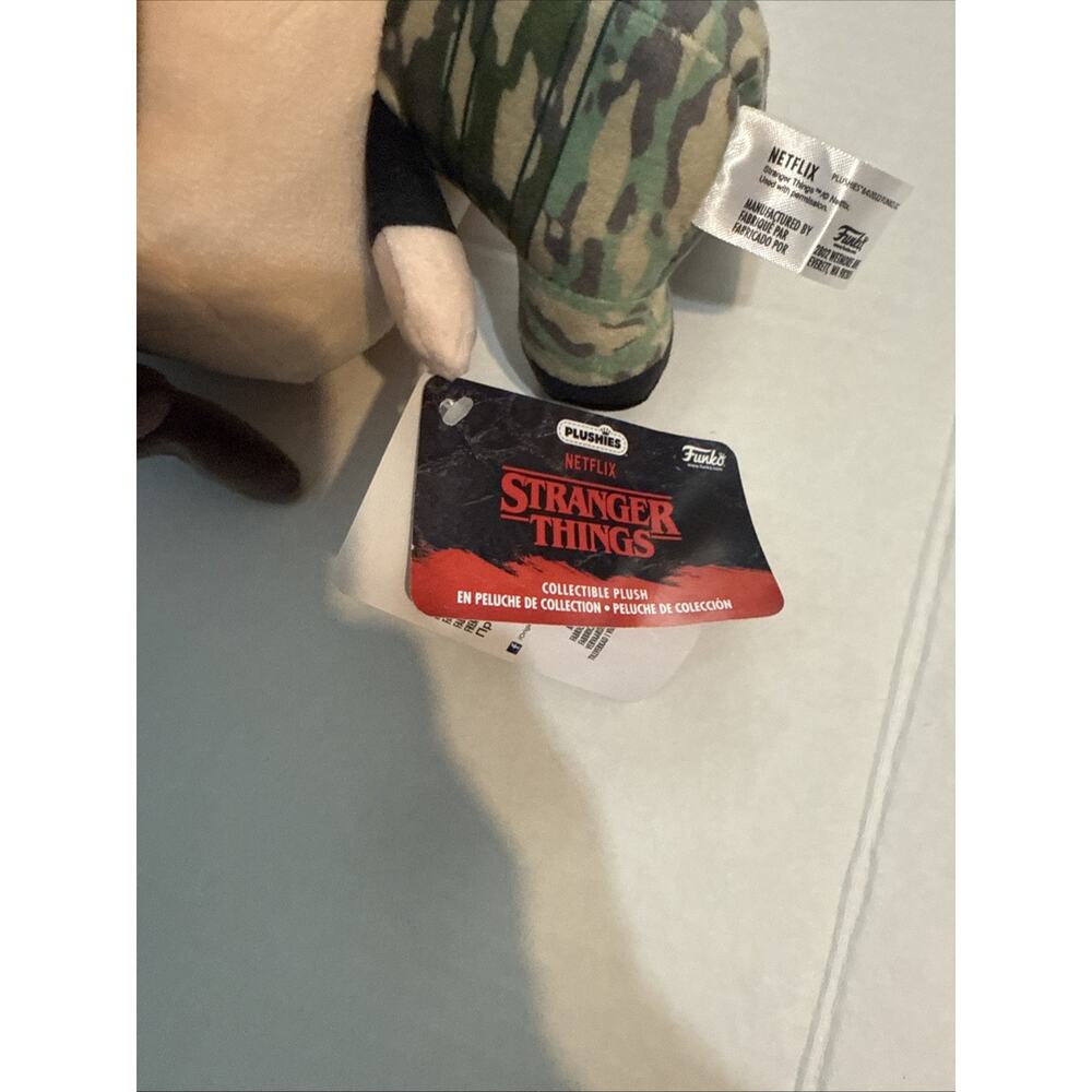 Funko Plushies - Stranger Things Season 4 - HUNTER ROBIN (7 inch) Stuffed Toy - Picture 4 of 4
